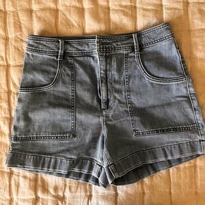 Madewell high rise cuffed denim shorts size 30 in good worn condition 💠